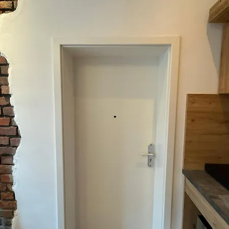 Industrial Look - Eigenes Bad Und Kueche - Neu Apartment *