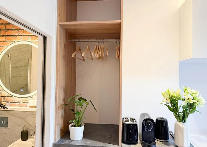 Industrial Look - Eigenes Bad Und Kueche - Neu Apartment