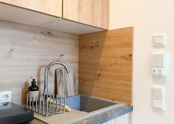 Industrial Look - Eigenes Bad Und Kueche - Neu Apartment